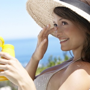 7 главных вопросов об уходе за кожей на море